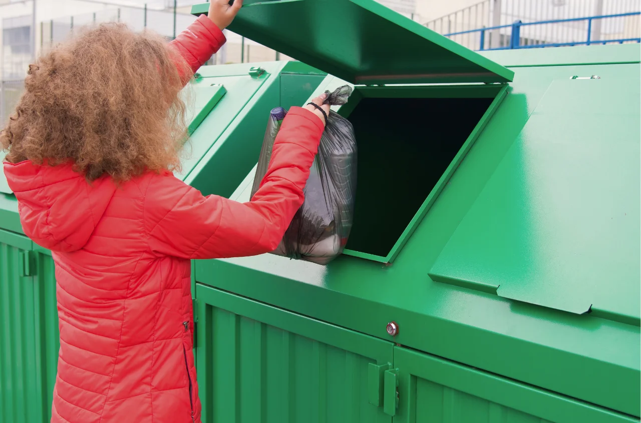 Kodowane worki na śmieci! 1 maja 2026 polskie miasto wprowadza dobrowolny system śledzenia odpadów