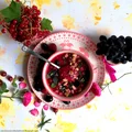 Red smothies bowl z truskawkami