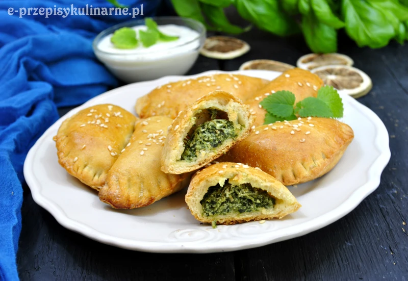 PIEROGI Z PIECA ZE SZPINAKIEM I RICOTTĄ
