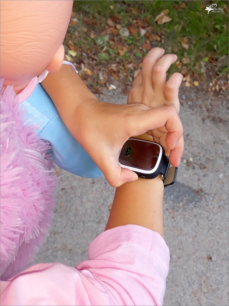 Bezpieczne dziecko, spokojna mama. Czy warto kupić zegarek GPS dla dziecka?