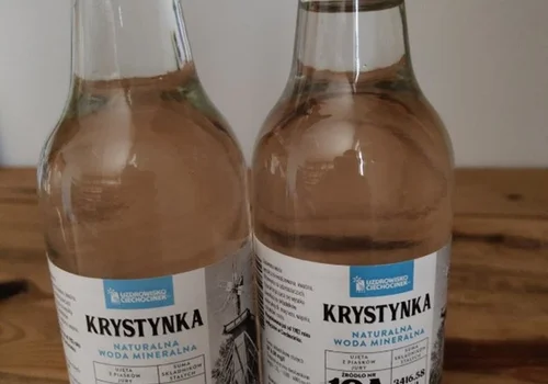 Fragmenty szkła w gazowanej wodzie „Krystynka” – co musisz wiedzieć, zanim kolejny raz odkręcisz butelkę