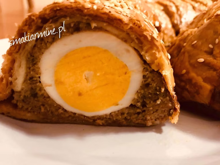 Pieczeń rzymska w cieście francuskim