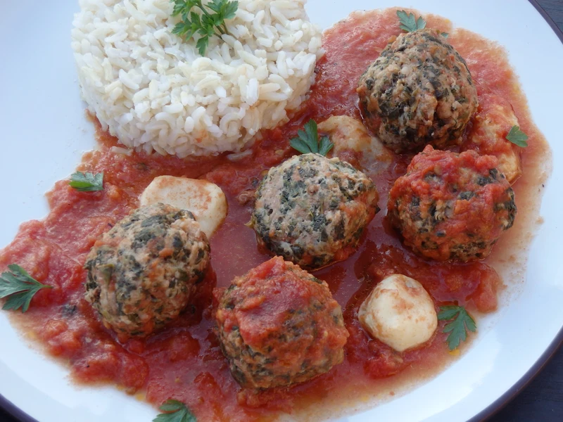 Pulpety zapiekane w sosie pomidorowym i mozzarellą