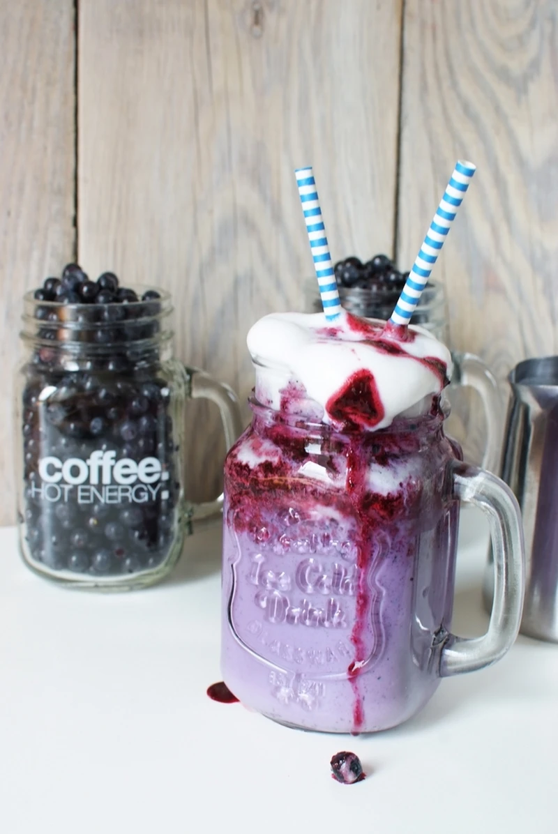 JAK ZROBIĆ W DOMU FRAPPUCCINO JAGODOWE?