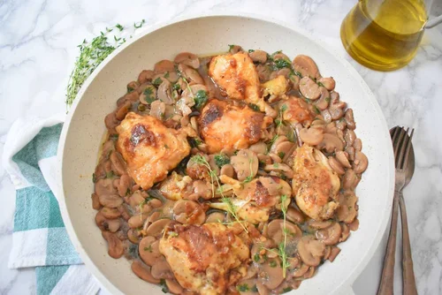 Duszony kurczak z pieczarkami