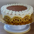 Tort na roladzie z bananami