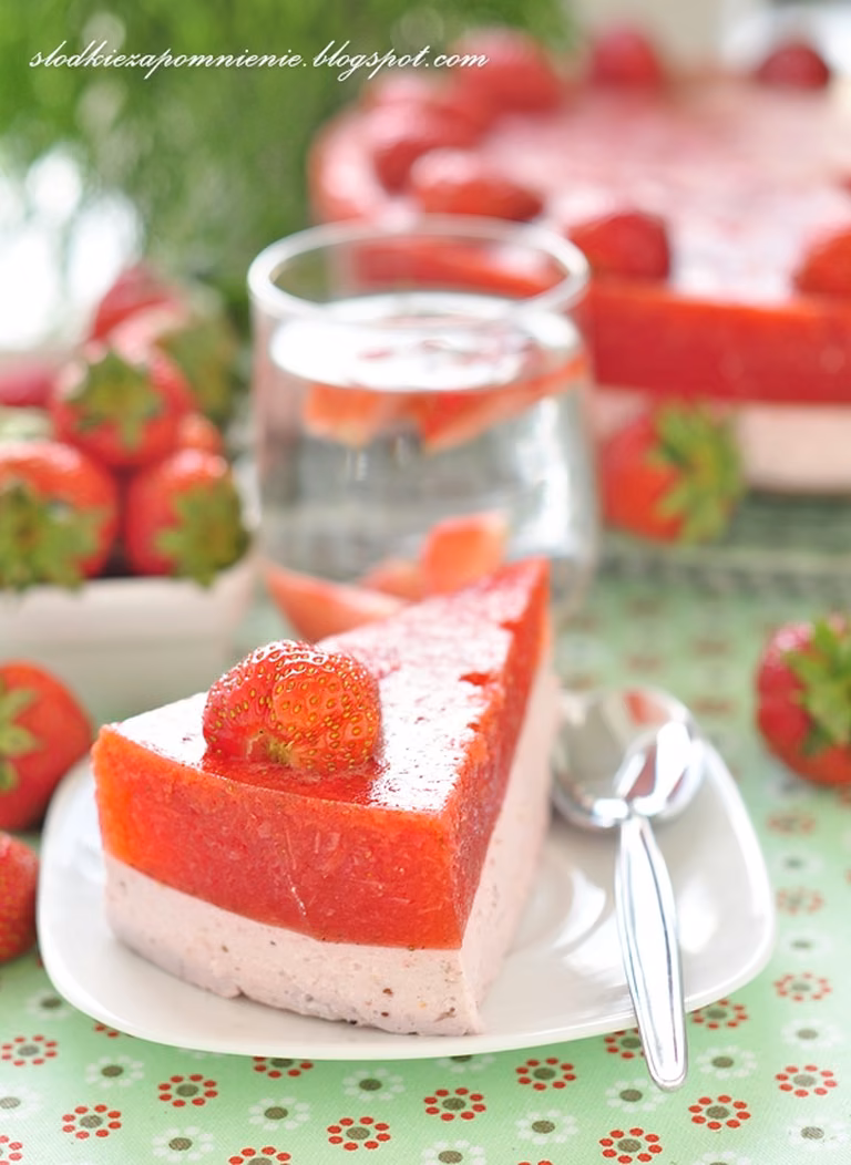 SERNIK TRUSKAWKOWY Z MASCARPONE NA ZIMNO