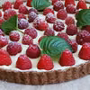 Tarta z malinami i kremem z białej czekolady