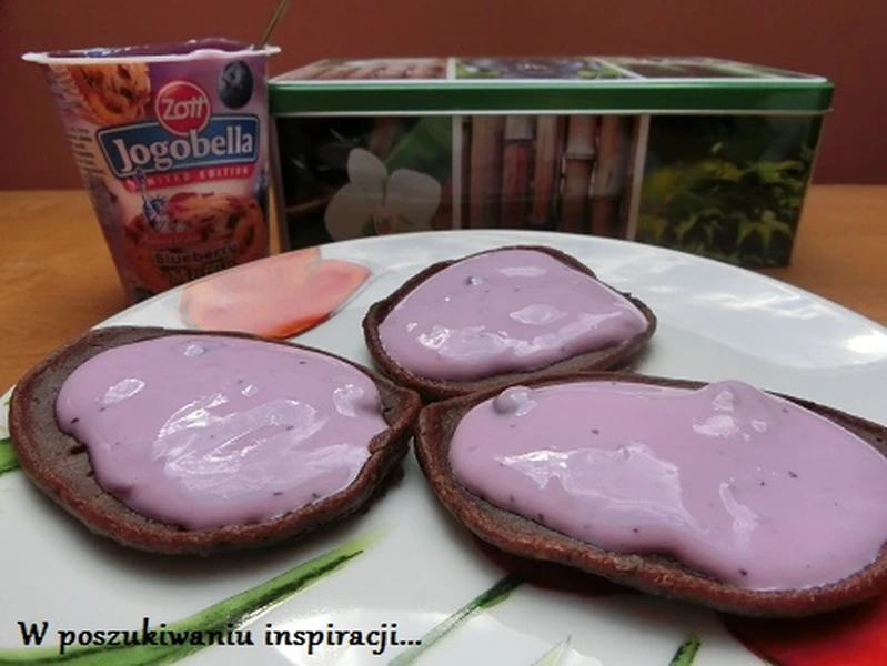 Racuszki czekoladowe z jogurtem