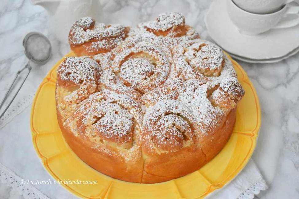 Włoska drożdżówka maślana – „Torta delle rose”