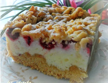Ciasto z pianką i malinami