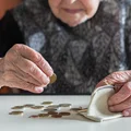 "15 emerytura" w 2025 roku!? Dodatkowe pieniądze będą wypłacane TYM seniorom