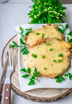 SMAŻONY SCHAB Z PASTĄ SEROWĄ