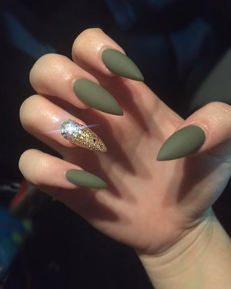 Szpice w kolorze  khaki