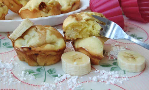 JOGURTOWE MUFFINY Z BANANEM I SOSEM ZE SŁONEGO KARMELU