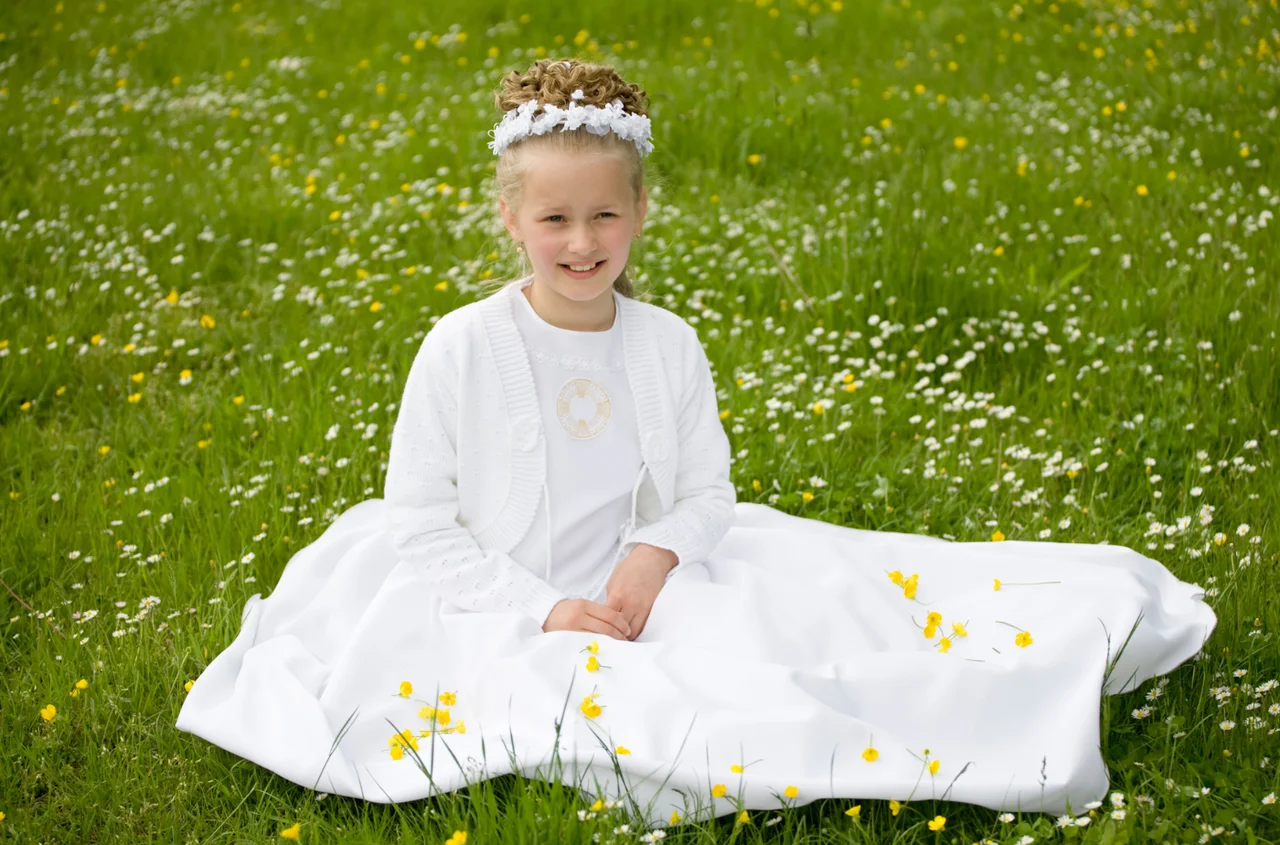 Klasyczne koperty z pieniędzmi na Komunie to już przeszłość! Te kartki to nowy HIT - zrobią efekt wow