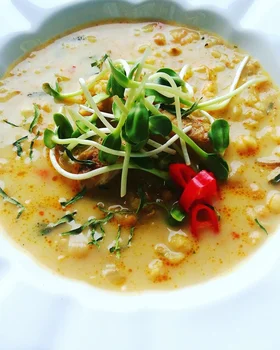 Dhal – indyjska zupa z dodatkiem liści kaffiru