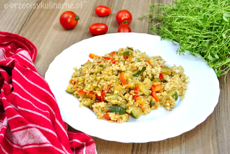KASZA OWSIANA Z WARZYWAMI – OBIAD FIT (450 KCAL)