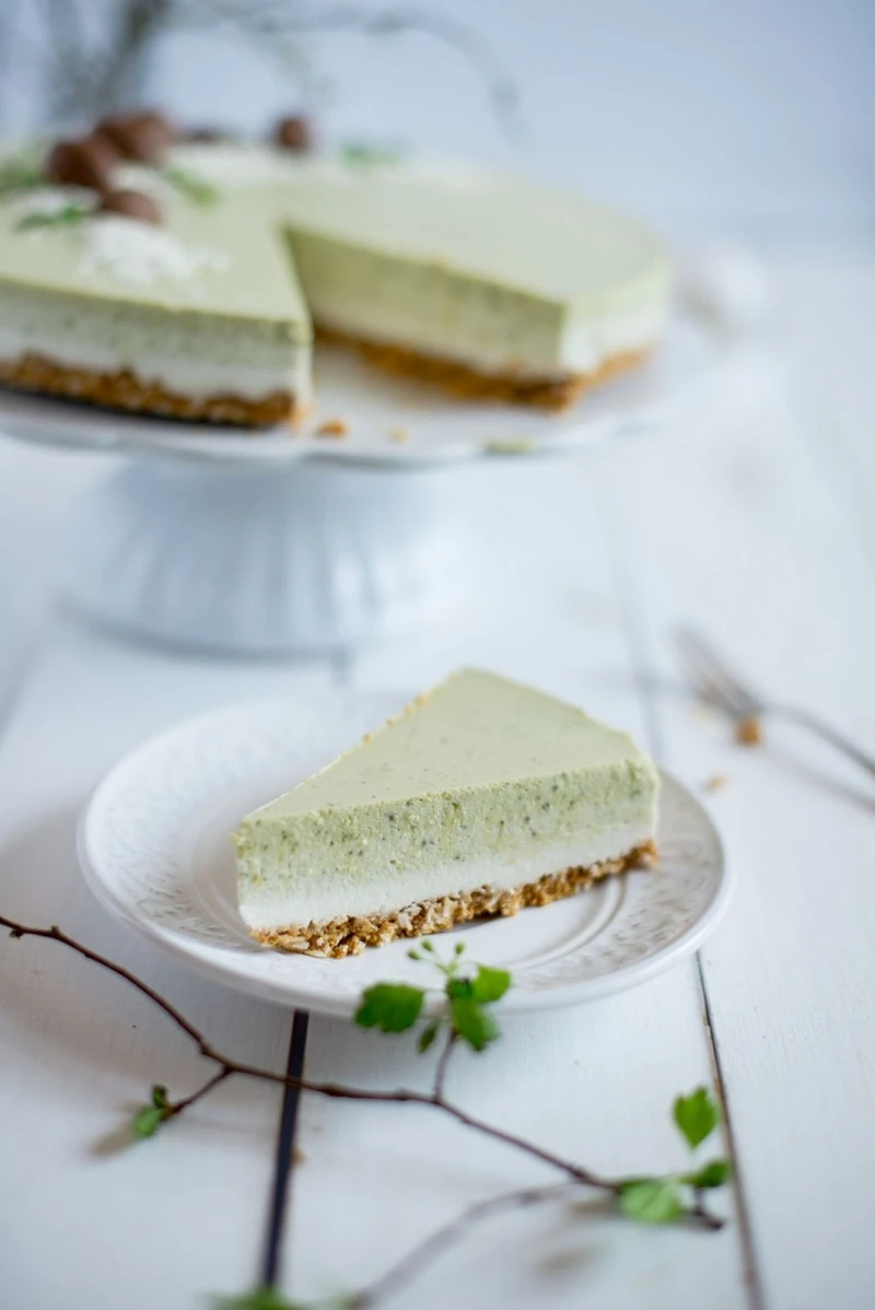 WEGAŃSKI „SERNIK” Z HERBATĄ MATCHA