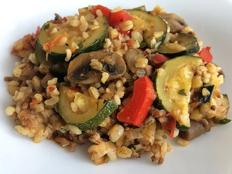 Potrawka z cukinii i kaszy bulgur
