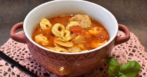 Zupa kulkami mięsnymi