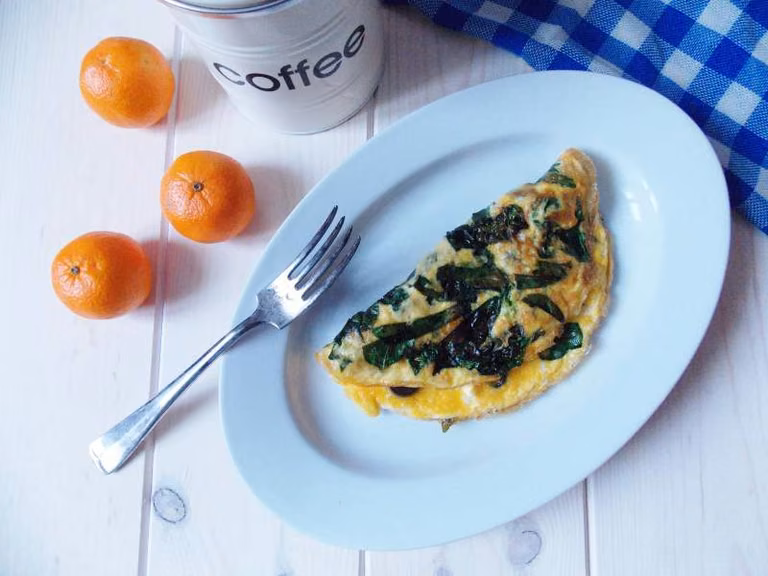 OMLET ŚRÓDZIEMNOMORSKI ZE SZPINAKIEM I FETĄ