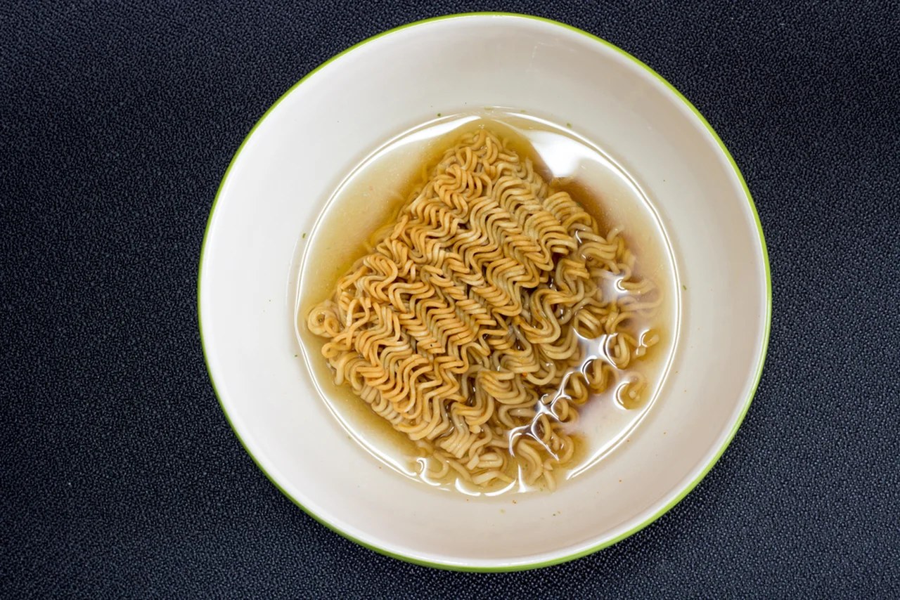Kiedy ostatnio ją jadłeś? Zupka chińska - błyskawiczna droga do utraty zdrowia