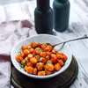 Marchewka pieczona do obiadu – z masłem, czosnkiem, pomarańczą i Srirachą
