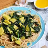 Pełnoziarniste spaghetti z cukinią i szpinakiem