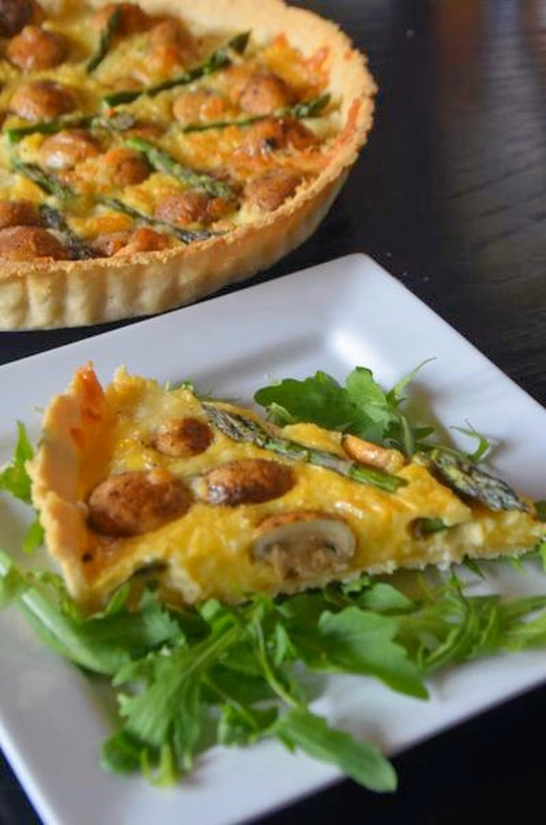 Tarta ze szparagami i mozzarellą