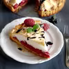 Tarta z malinami i bezą