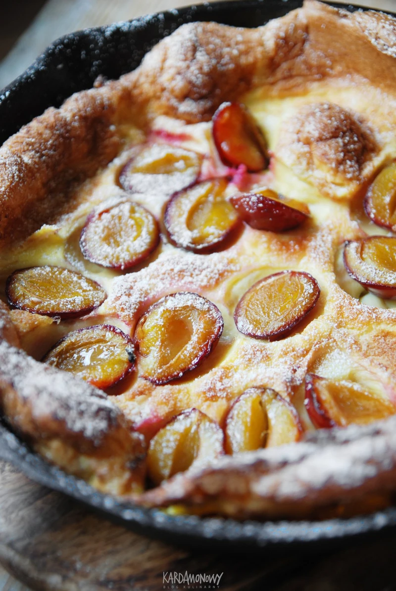 Dutch Baby pieczony ze śliwkami