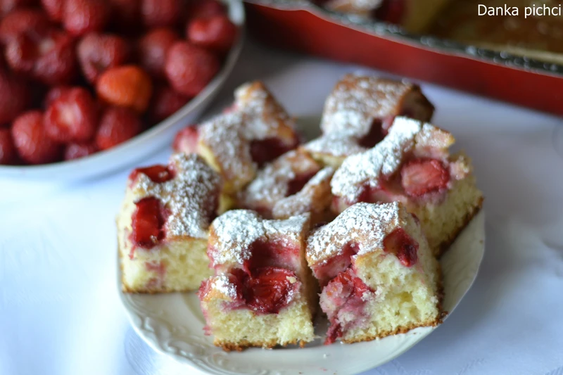 Ciasto jogurtowe z truskawkami