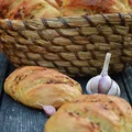 Bułeczki maślane z czosnkiem