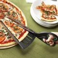 Świetny gadżet do krojenia pizzy