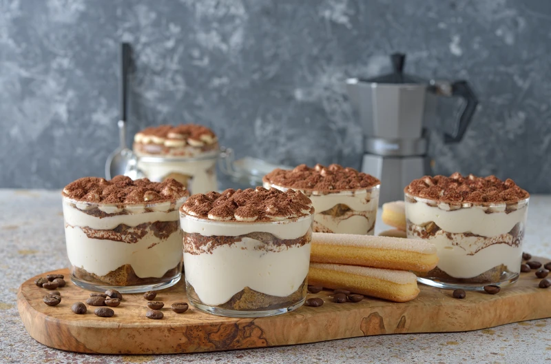 Tiramisu jak prosto z włoskiej kawiarni. Odkryj sekrety przygotowania tego klasycznego deseru!