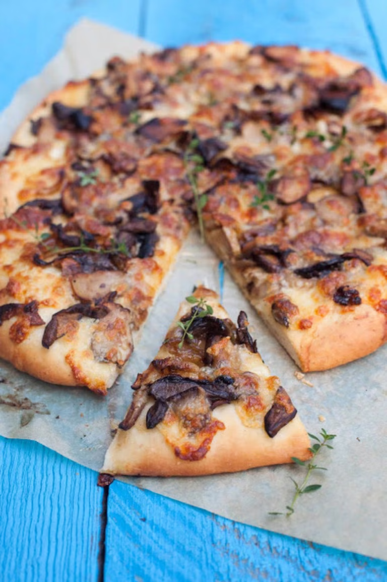 Pizza z lesnymi grzybami