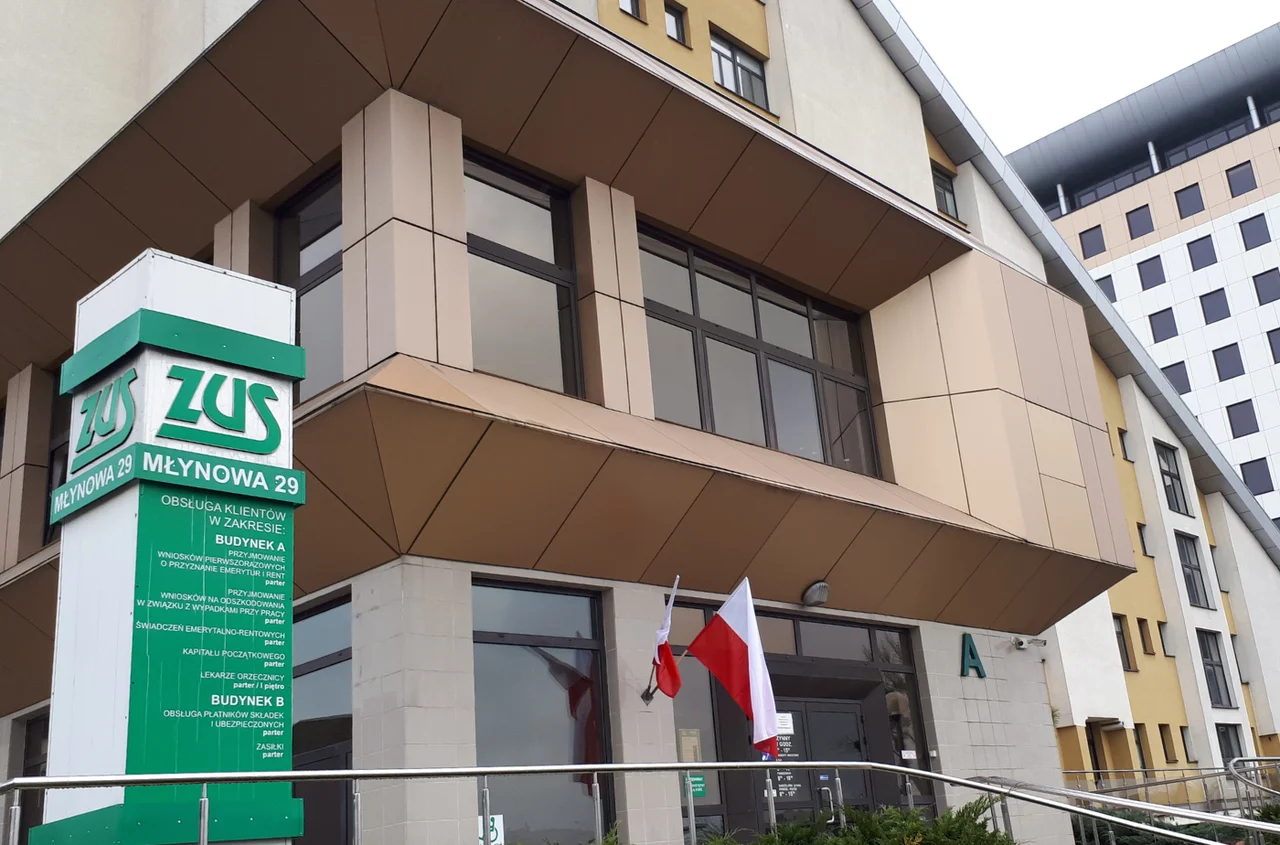 ZUS przypomina: Ten dokument tylko do 31 października! Jego brak to wstrzymanie lub zwrot świadczenia rodzinnego