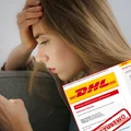 Polacy masowo otrzymują te SMS-y w grudniu! Dopłata 1 zł do świątecznej paczki może mieć tragiczne konsekwencje