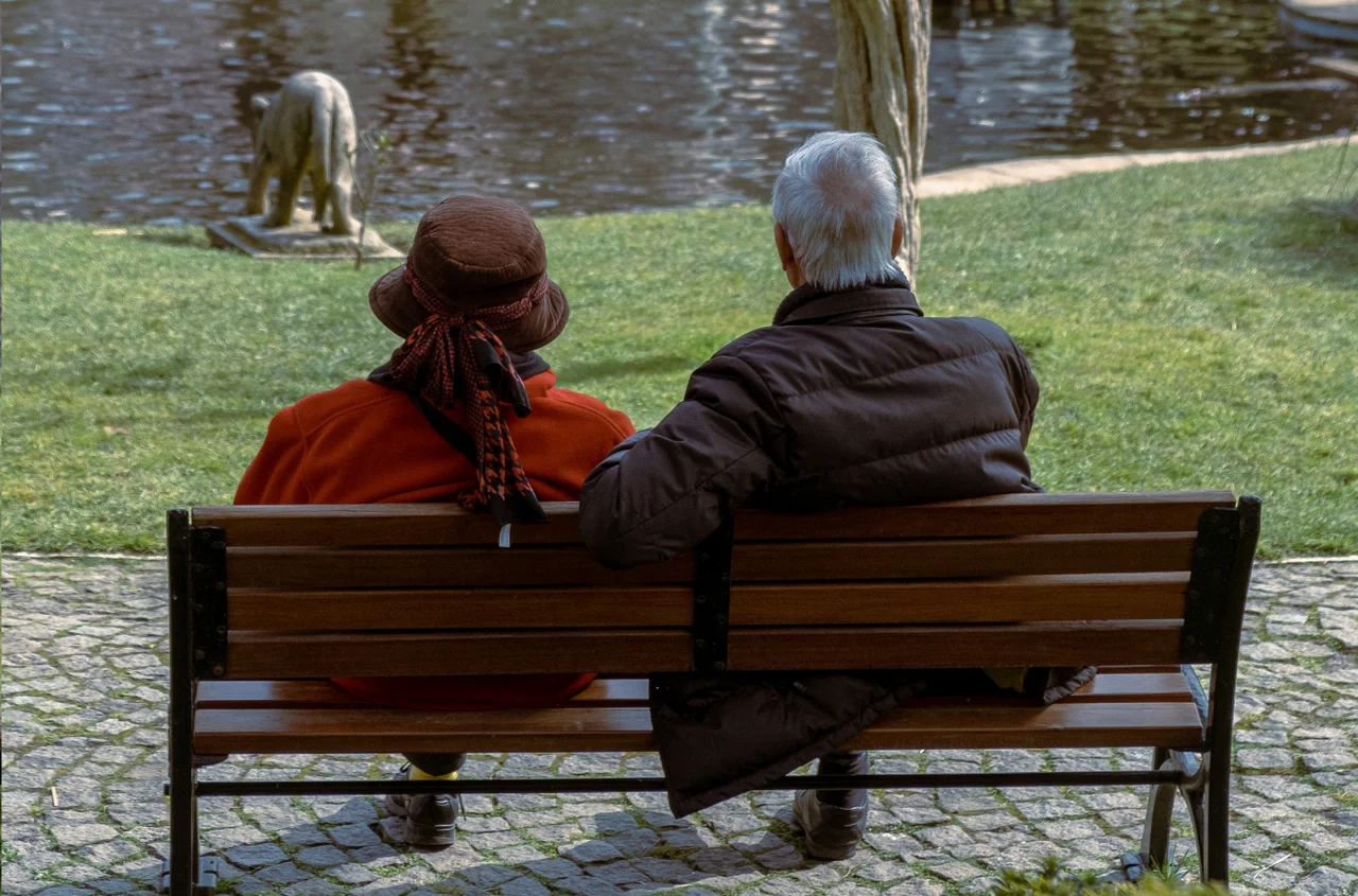 Uwaga! ZUS może pomniejszyć lub zawiesić emeryturę! Od 1 grudnia nowe  zasady dla seniorów