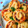 Zakręcone pizzerinki drożdżowe.