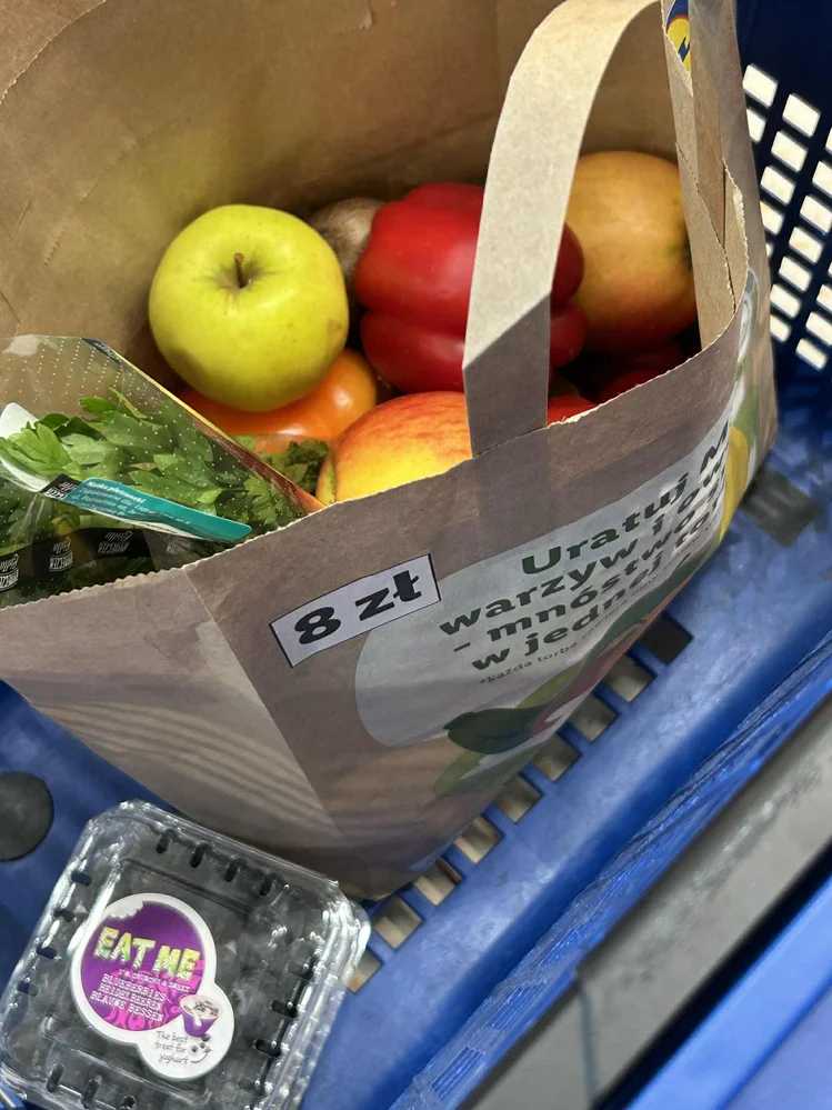 Zdjęcie W Lidlu pojawiły się tajemnicze torby niespodzianki za 8 zł! Nowa akcja "Uratuj MIX" zachwyciła klientów #1