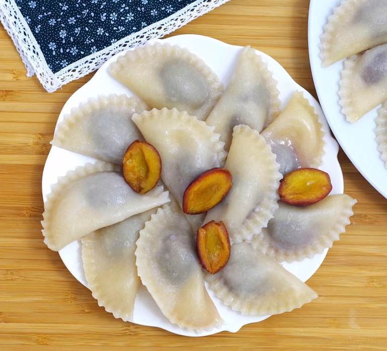 Pierogi ze śliwkami