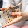 Pracownicy zarobią o 642 zł więcej! Minimalne wynagrodzenie i stawka godzinowa NA RĘKĘ w 2024 roku