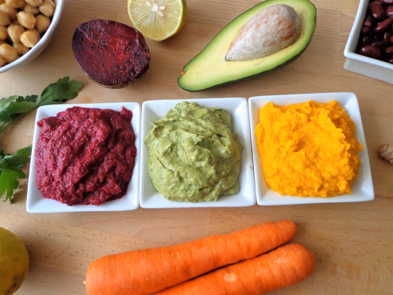 3 przepisy na hummus z warzywami