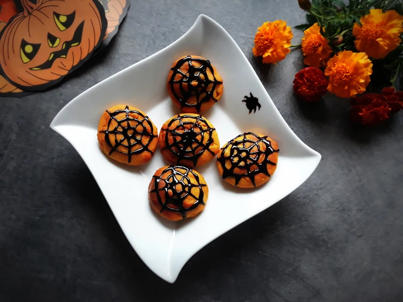 Muffiny z dynią i pajęczyną