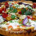 Wiosenna fritata z kiełkami strączków, młodymi ziemniakami i twarożkiem.