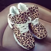 Sportowe buty w panterkę