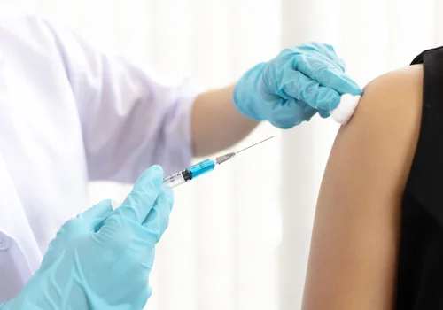 7 najczęstszych mitów o szczepieniach dla dorosłych kobiet: Nr 4 zmienia wszystko!