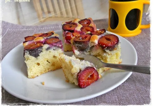 Ciasto jogurtowe ze śliwkami